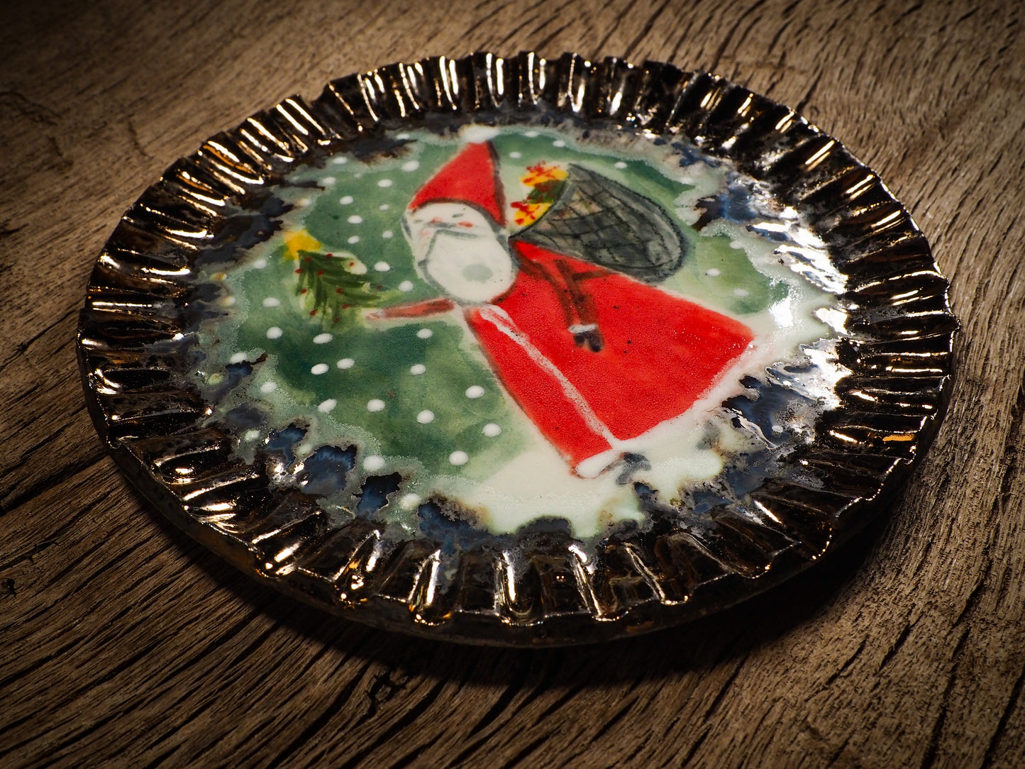 An original Christmas Holiday cake dinner dessert plate round glazed ceramic dinnerware handmade by Idania Salcido, the artist behind Danita Art. Glazed carved sgraffito stoneware, hand painted and decorated, it is illustrated by hand with snowmen, Christmas trees, Santa Claus, angels and snowballs and winter themes.