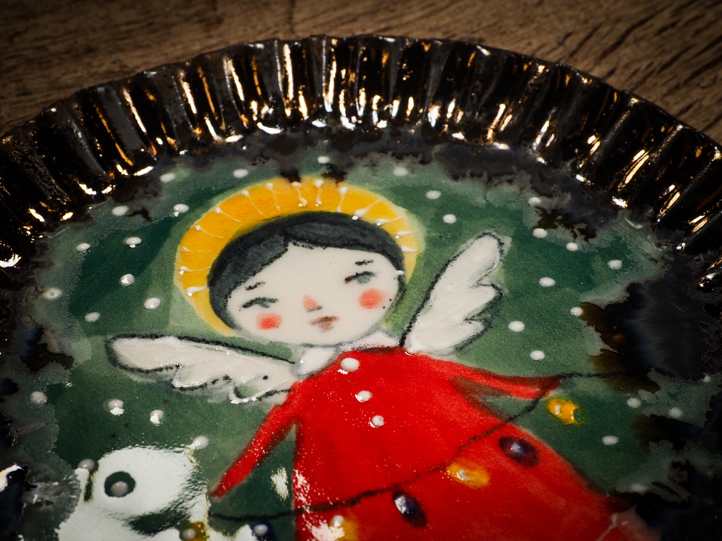 An original Christmas Holiday cake dinner dessert plate round glazed ceramic dinnerware handmade by Idania Salcido, the artist behind Danita Art. Glazed carved sgraffito stoneware, hand painted and decorated, it is illustrated by hand with snowmen, Christmas trees, Santa Claus, angels and snowballs and winter themes.