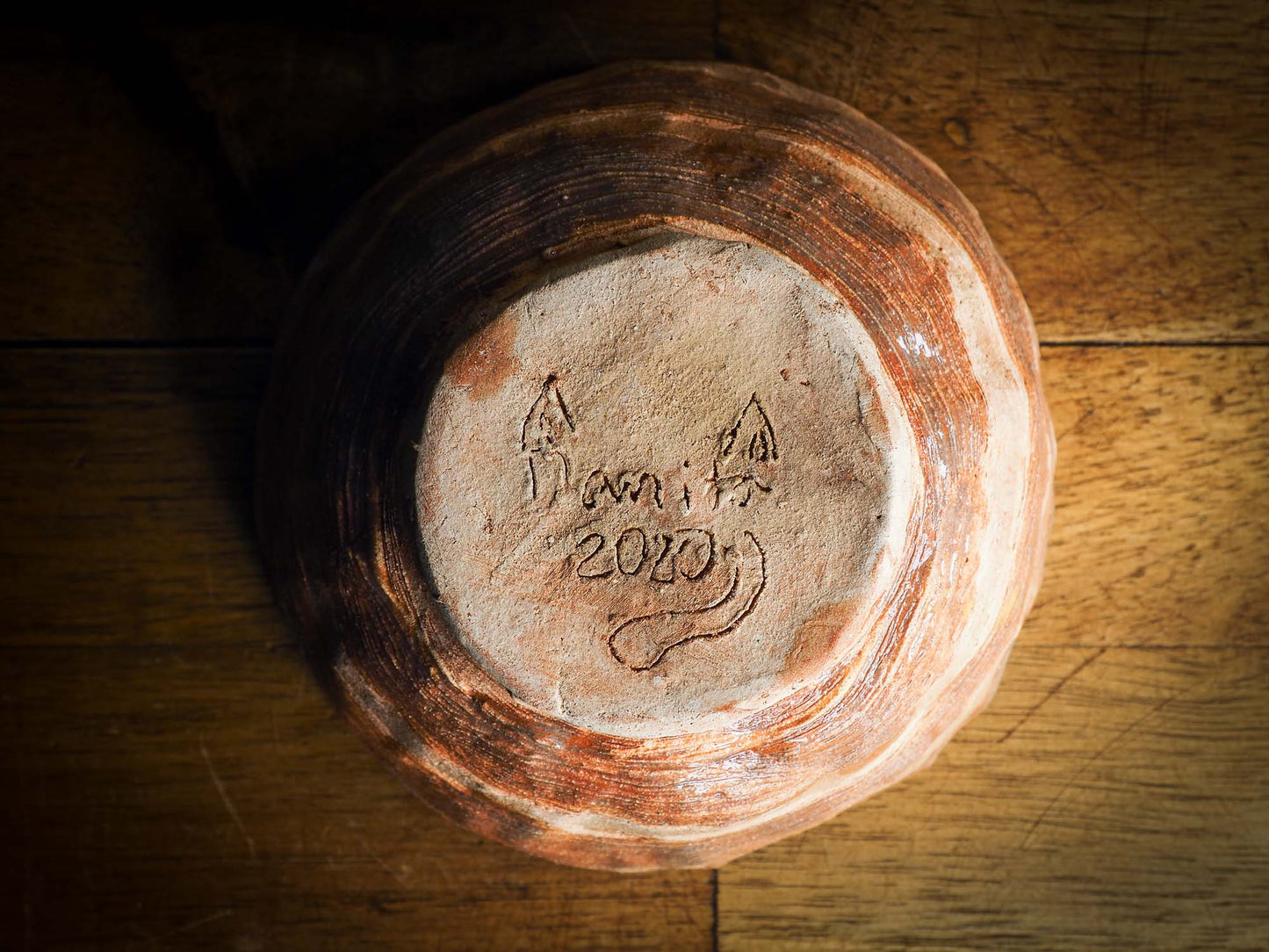 An original Idania Salcido Danita Art pinched ceramic white cat pet food bowl. Handmade from locally foraged clay, this glazed ceramics one of a kind artwork is perfect for any kitchen plate and bowls unique collection. A hand made white cat waits for you at the bottom of this brown pet food bowl.