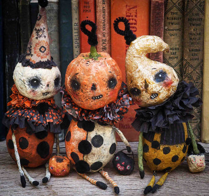 Amazing collection of Halloween handmade art dolls by Danita. Pumpkins, jack-o-lanterns, witches, ghosts, ghouls and other night creatures are home decor decorations created in paper clay by Danita Art.