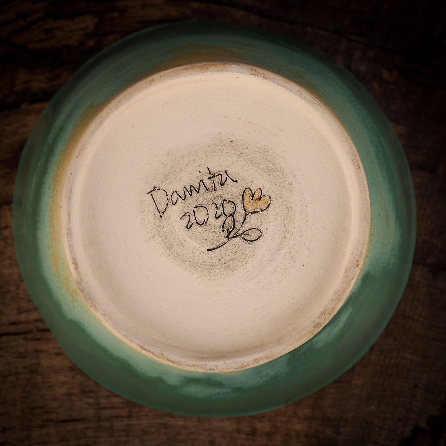 An original glazed ceramic food bowl by Idania Salcido, the artist behind Danita Art. With deep green hue glazes and hand decorated figures on the sides. Totally handmade in my studio, this is a unique piece that cannot be repeated. Food and drink safe, hand wash only.