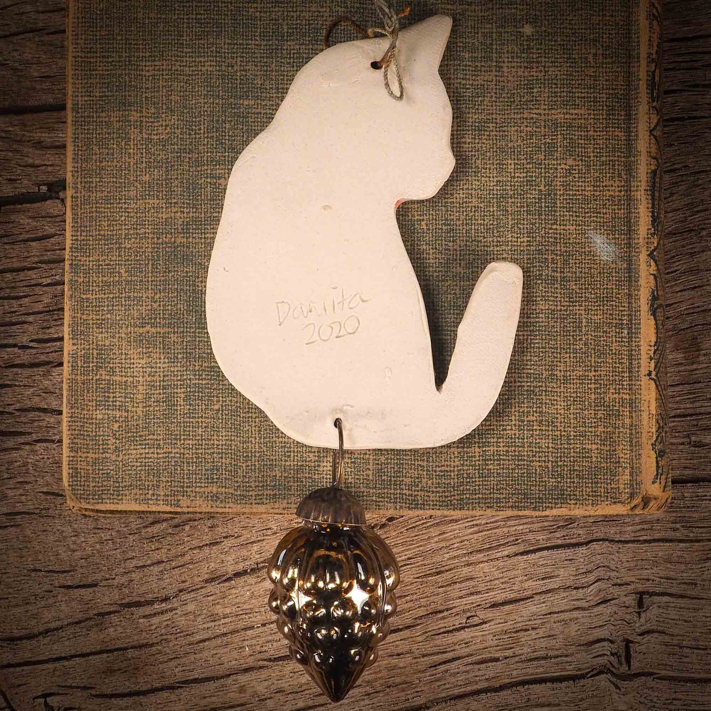 HOLIDAY CAT ORNAMENT #16